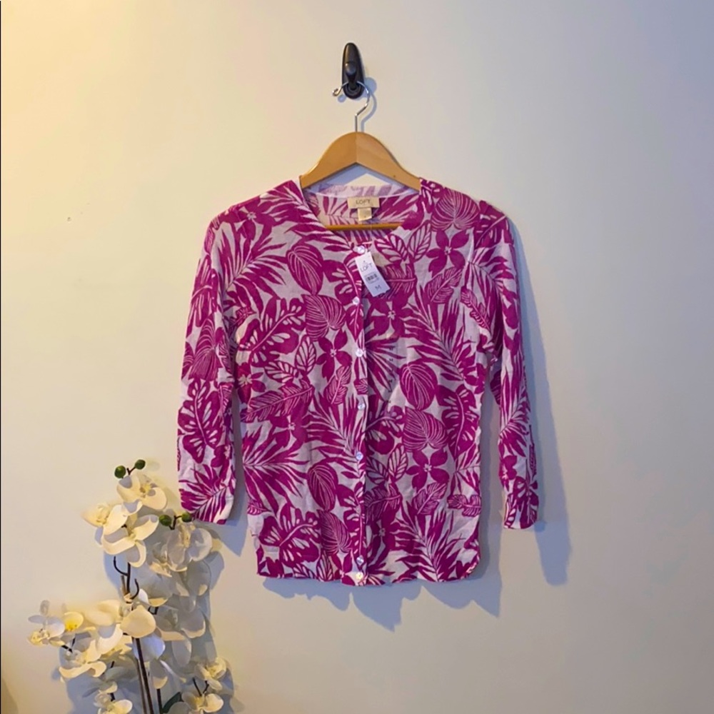 🌺Ann Taylor LOFT Pink Floral Cardigan NWT Size M!